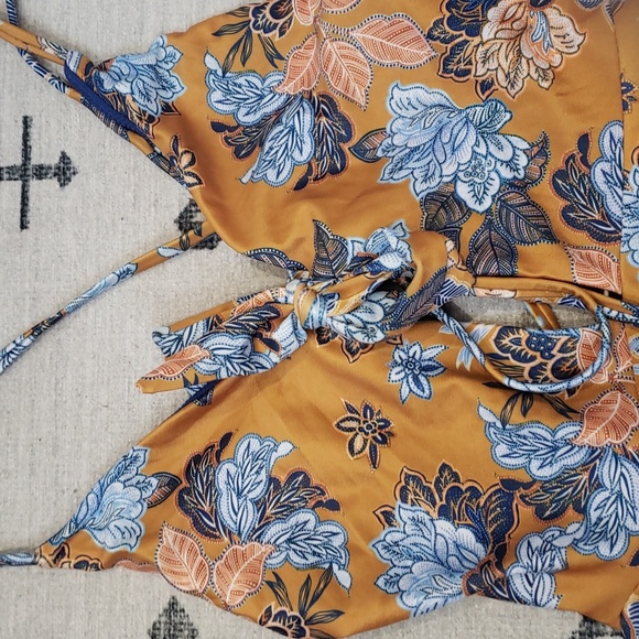 One piece swimsuit - Picture 3 of 8